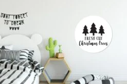 Citation Arbres De Noël Fraîchement Coupés Sur Fond Blanc Sticker Mural Cercle Mural - 80x80 Cm - Peinture Ronde - Cercle Papier Peint - Cercle Mural - Cercle Vivant - Autocollant & Coupe Ronde -Jingle Bells Boutique 1200x800 342