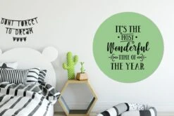 Citation De Noël C'est La Période La Plus Merveilleuse De L'année Sur Fond Vert Sticker Papier Peint Cercle Mural - ⌀ 140 Cm - Peinture Ronde - Cercle Papier Peint - Cercle Mural - Cercle Vivant - Autocollant Et Découpe Ronde -Jingle Bells Boutique 1200x800 483