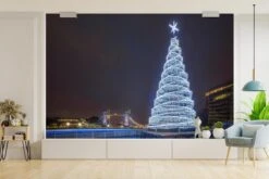 Papier Peint Photo Vinyle - Un Sapin De Noël Illuminé à Tower Bridge En Angleterre Largeur 420 Cm X Hauteur 280 Cm - Tirage Photo Sur Papier Peint (disponible En 7 Tailles) -Jingle Bells Boutique 1200x800 492