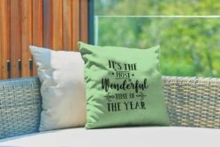 Coussins D'extérieur - Jardin - Citation De Noël C'est La Plus Belle Période De L'année Sur Fond Vert - 40x40 Cm 9 Coussins D'extérieur - Jardin - Citation De Noël C'est La Plus Belle Période De L'année Sur Fond Vert - 40x40 Cm -Jingle Bells Boutique 1200x800 715