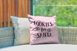Coussins D'extérieur - Jardin - Citation Biscuits Pour Père Noël Décoration Murale Noël Rose Pastel - 40x40 Cm -Jingle Bells Boutique 1200x800 737