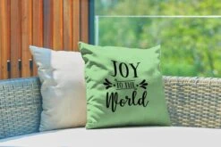 Coussins D'extérieur - Jardin - Citation De Noël Joy Au Monde Sur Fond Vert - 40x40 Cm -Jingle Bells Boutique 1200x800 746