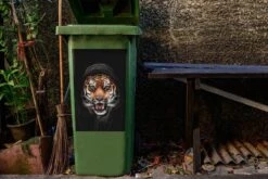 Sticker Conteneur TigreIllustrations De Noël - Un Tigre Avec Une Capuche Sur Un Fond Noir -Jingle Bells Boutique 1200x800 770