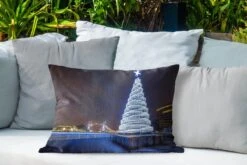 Coussins D'extérieur - Jardin - Un Sapin De Noël Illuminé Au Tower Bridge En Angleterre - 60x40 Cm -Jingle Bells Boutique 1200x800 778