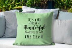 Coussins D'extérieur - Jardin - Citation De Noël C'est La Plus Belle Période De L'année Sur Fond Vert - 60x60 Cm -Jingle Bells Boutique 1200x800 782