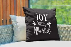 Coussins D'extérieur - Jardin - Citation De Noël Joy Au Monde Sur Fond Noir - 60x60 Cm -Jingle Bells Boutique 1200x800 838