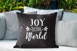 Coussins D'extérieur - Jardin - Citation De Noël Joy Au Monde Sur Fond Noir - 60x60 Cm -Jingle Bells Boutique 1200x800 839