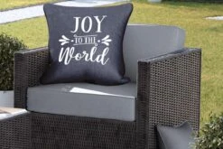 Coussins D'extérieur - Jardin - Citation De Noël Joy Au Monde Sur Fond Noir - 60x60 Cm -Jingle Bells Boutique 1200x800 840