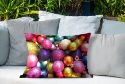 Coussins D'extérieur - Jardin - Gros Plan De Boules De Noël Colorées - 60x40 Cm -Jingle Bells Boutique 1200x800 861