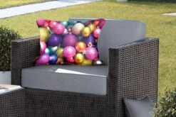 Coussins D'extérieur - Jardin - Gros Plan De Boules De Noël Colorées - 60x40 Cm -Jingle Bells Boutique 1200x800 862