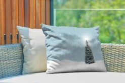 Coussins D'extérieur - Jardin - Un Sapin De Noël Dans Un Paysage Enneigé Et Un Ciel Bleu - 60x40 Cm -Jingle Bells Boutique 1200x800 894