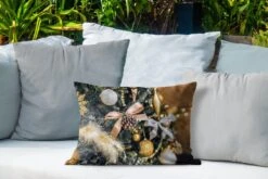 Coussins D'extérieur - Jardin - Gros Plan Sur Des Décorations De Sapin De Noël - 50x30 Cm -Jingle Bells Boutique 1200x800 912