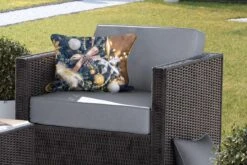 Coussins D'extérieur - Jardin - Gros Plan Sur Des Décorations De Sapin De Noël - 50x30 Cm -Jingle Bells Boutique 1200x800 913