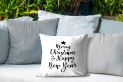 Coussins D' Extérieur - Jardin - Citation De Noël Joyeux Noël Et Happy Année Sur Un Fond Blanc - 40x40 Cm 10 Coussins D' Extérieur - Jardin - Citation De Noël Joyeux Noël Et Happy Année Sur Un Fond Blanc - 40x40 Cm -Jingle Bells Boutique 1200x800 916