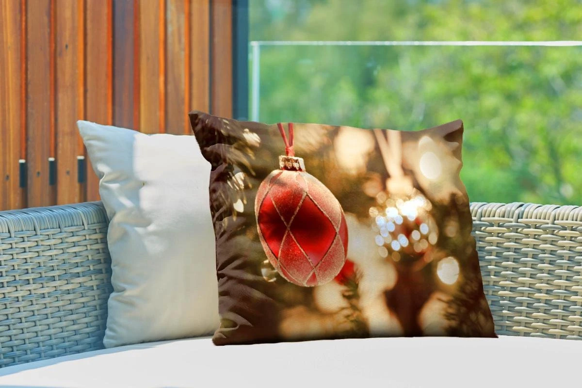 Coussins D'extérieur - Jardin - Gros Plan De Décorations De Noël Près D'un Sapin - 60x40 Cm 5 Coussins D'extérieur - Jardin - Gros Plan De Décorations De Noël Près D'un Sapin - 60x40 Cm – Image 3