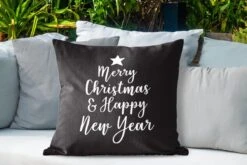Coussins D' Extérieur - Jardin - Citation De Noël Joyeux Noël Et Happy Année Sur Fond Noir - 60x60 Cm 10 Coussins D' Extérieur - Jardin - Citation De Noël Joyeux Noël Et Happy Année Sur Fond Noir - 60x60 Cm -Jingle Bells Boutique 1200x800 941