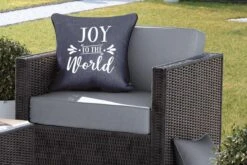 Coussins D'extérieur - Jardin - Citation De Noël Joy Au Monde Sur Fond Noir - 50x50 Cm 11 Coussins D'extérieur - Jardin - Citation De Noël Joy Au Monde Sur Fond Noir - 50x50 Cm -Jingle Bells Boutique 1200x800 946