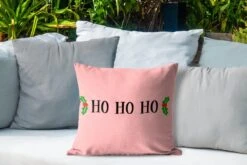 Coussins D'extérieur - Jardin - Citation De Noël Ho Ho Ho Sur Fond Rose - 45x45 Cm -Jingle Bells Boutique 1200x800 985