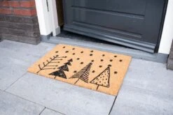 Paillasson - Paillasson - Tapis De Noël - 60cm X 40cm X 1.5cm (LxlxH) - Marron Avec Des Sapins De Noël Et Des étoiles -Jingle Bells Boutique 1200x801