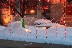 Candy Cane Éclairage De Noël - 10 Candy Canes - Y Compris Les épingles Au Chevilles De Sol 11 Candy Cane Éclairage De Noël - 10 Candy Canes - Y Compris Les épingles Au Chevilles De Sol -Jingle Bells Boutique 1200x813 1