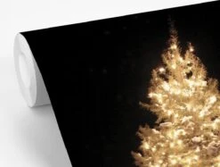 Papier Peint Papier Peint Photo En Vinyle - Un Sapin De Noël Illuminé Pendant La Nuit Largeur 330 Cm X Hauteur 220 Cm - Tirage Photo Sur Papier Peint (disponible En 7 Tailles) -Jingle Bells Boutique 1200x908 4
