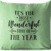 Coussins D'extérieur - Jardin - Citation De Noël C'est La Plus Belle Période De L'année Sur Fond Vert - 60x60 Cm -Jingle Bells Boutique 1200x979 5