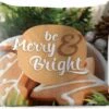 Coussins D'extérieur - Jardin - Citation Pour La Maison Pendant Noël 'Soyez Joyeux Et Lumineux' Sur Fond Avec Biscuits De Noël - 40x40 Cm -Jingle Bells Boutique 1200x979 79