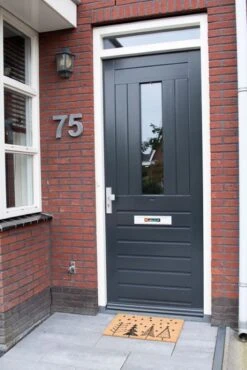 Paillasson - Paillasson - Tapis De Noël - 60cm X 40cm X 1.5cm (LxlxH) - Marron Avec Des Sapins De Noël Et Des étoiles -Jingle Bells Boutique 801x1200