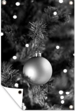 Affiche De Jardin Boule Dorée En Sapin De Noël - Noir Et Blanc - 80x120 Cm - Jardin