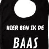 Bavoir Here I Am The Boss - Zwart - Cadeau Maternité - Cadeau Baby Shower - Noël - Gender Reveal - Sinterklaas - Enceinte - Naissance - Bavoir Avec Bouton Poussoir -Jingle Bells Boutique 854x1200 10