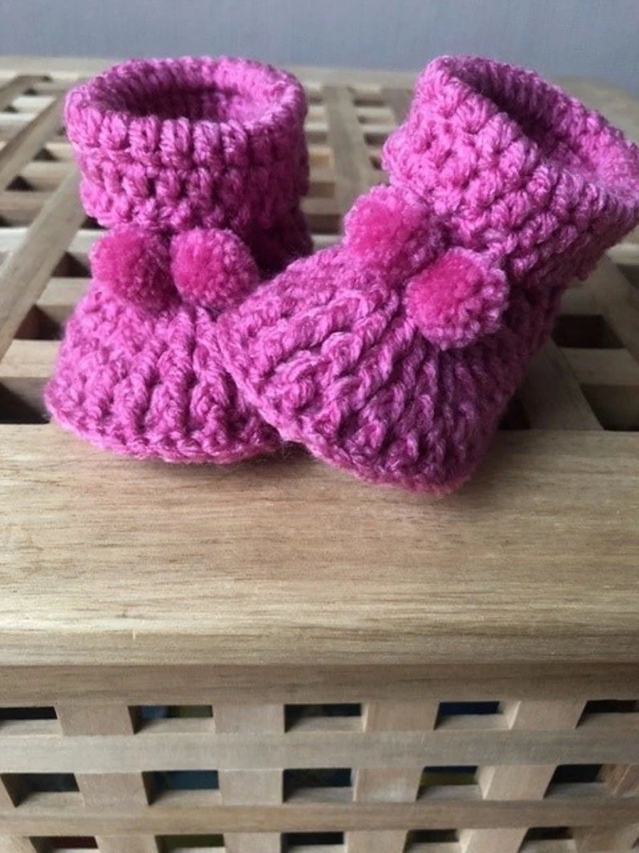 Chaussons De Bébé 0-6 Mois | Crochetée | Semelle 11cm | Rose | Fait Main | Cadeau De Naissance | Cadeau De Douche De Bébé | Cadeau De Maternité | Père Noël Cadeau Bébé | Cadeau De Noël Bébé | Chaussons | Filles Pantoufles | Hiver | Pantoufles Chaudes 4 Chaussons De Bébé 0-6 Mois | Crochetée | Semelle 11cm | Rose | Fait Main | Cadeau De Naissance | Cadeau De Douche De Bébé | Cadeau De Maternité | Père Noël Cadeau Bébé | Cadeau De Noël Bébé | Chaussons | Filles Pantoufles | Hiver | Pantoufles Chaudes – Image 2