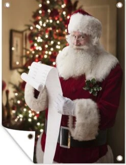 Liste De Lecture Du Père Noël Avec Un Sapin De Noël En Arrière-plan Affiche De Jardin 60x80 Cm - Toile De Jardin / Toile D'extérieur / Peintures D'extérieur (décoration De Jardin) -Jingle Bells Boutique 912x1200